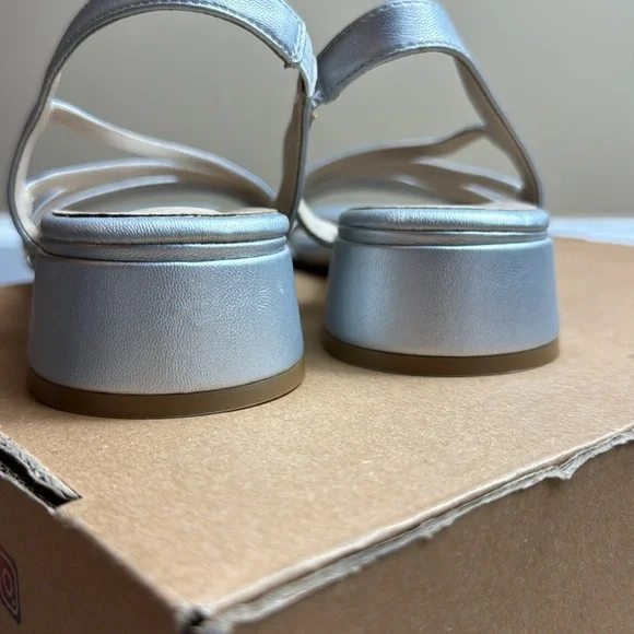 NWOT - Lifestride Womens Joy Strappy Sandal, Silver, Size 8.5W - Picture 11 of 16